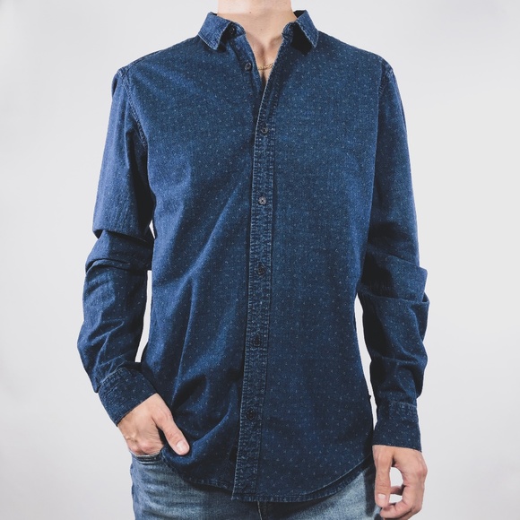 Globe Other - Globe Navy Chambray Grey Tri-dot Print Shirt M
